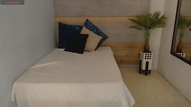 Snapshot of brendathompson_ chatting on October 17, 2025, 1:42 am brendathompson online show from October 17, 2025, 1:42 am