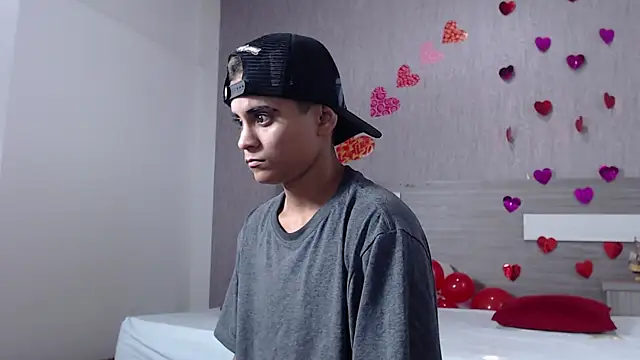 Snapshot of Liiamthompson chatting on February 17, 2025, 5:10 pm Liiamthompson online show from February 17, 2025, 5:10 pm