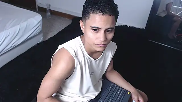 Snapshot of Liiamthompson chatting on February 25, 2025, 5:15 pm Liiamthompson online show from February 25, 2025, 5:15 pm