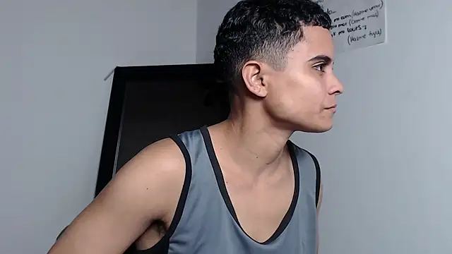 Snapshot of Liiamthompson chatting on February 28, 2025, 11:01 pm Liiamthompson online show from February 28, 2025, 11:01 pm