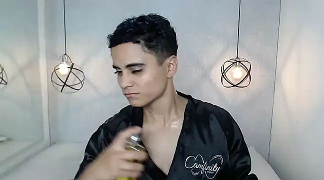 Snapshot of Liiamthompson chatting on March 19, 2025, 5:39 pm Liiamthompson online show from March 19, 2025, 5:39 pm