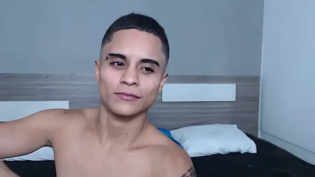 Snapshot of Liiamthompson chatting on October 8, 2025, 10:29 pm Liiamthompson online show from October 8, 2025, 10:29 pm