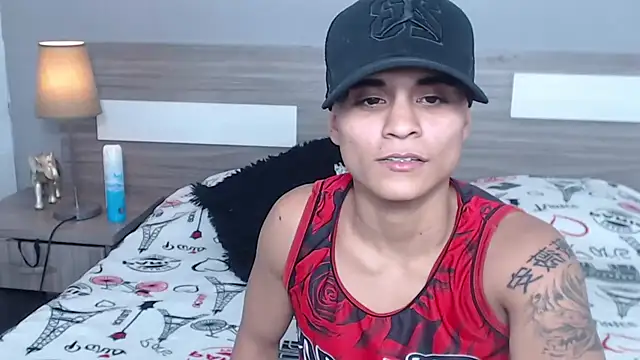 Snapshot of Liiamthompson chatting on October 10, 2025, 11:37 pm Liiamthompson online show from October 10, 2025, 11:37 pm