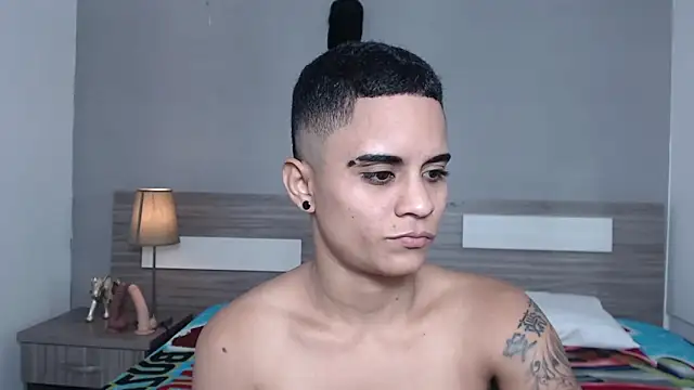 Snapshot of Liiamthompson chatting on October 17, 2025, 10:18 am Liiamthompson online show from October 17, 2025, 10:18 am