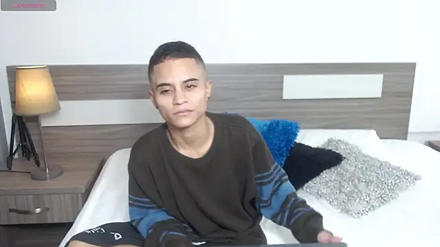 Snapshot of Liiamthompson chatting on November 8, 2025, 10:48 am Liiamthompson online show from November 8, 2025, 10:48 am