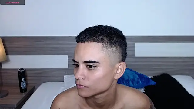 Snapshot of Liiamthompson chatting on November 10, 2025, 11:09 am Liiamthompson online show from November 10, 2025, 11:09 am