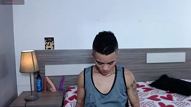 Liiamthompson online show from November 21, 2025, 7:23 pm