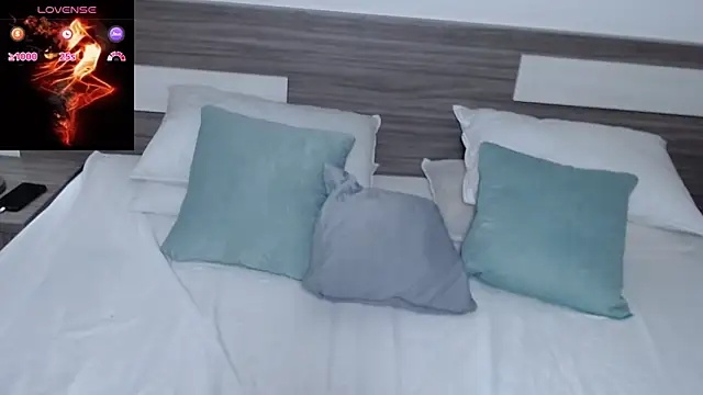 Liiamthompson online show from March 15, 2026, 1:39 pm