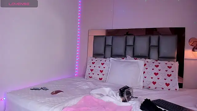 SofiArias online show from February 16, 2026, 3:24 am