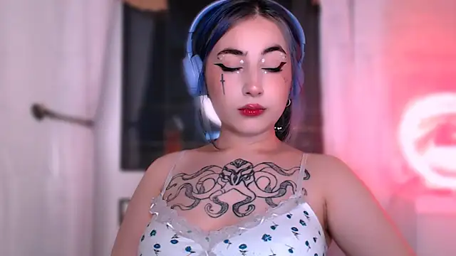 Snapshot of purplewitch chatting on September 18, 2025, 11:07 pm purplewitch online show from September 18, 2025, 11:07 pm