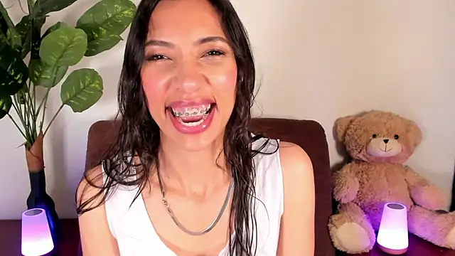 Miss veronicaa2 online show from March 27, 2026, 1:33 pm