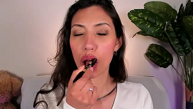 Miss veronicaa2 online show from May 11, 2026, 5:43 pm
