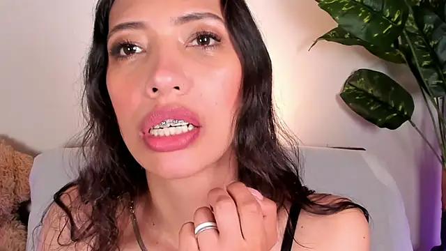 Miss veronicaa2 online show from May 22, 2026, 1:17 pm
