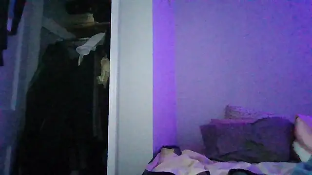 cruz815 online show from November 30, 2025, 3:27 pm