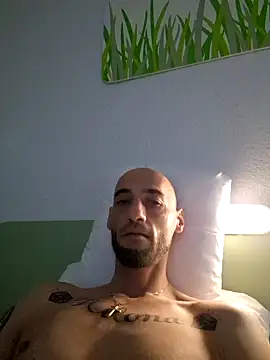 Snapshot of enzo4586 chatting on February 2, 2025, 7:57 pm enzo4586 online show from February 2, 2025, 7:57 pm
