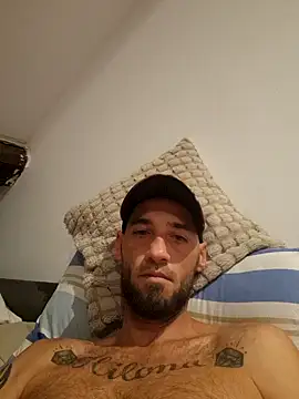 Snapshot of enzo4586 chatting on August 8, 2026, 11:18 pm enzo4586 online show from August 8, 2026, 11:18 pm
