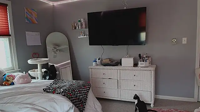 princesselysia online show from March 15, 2026, 4:02 pm