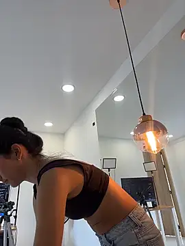 eva roseee online show from April 11, 2026, 8:02 pm