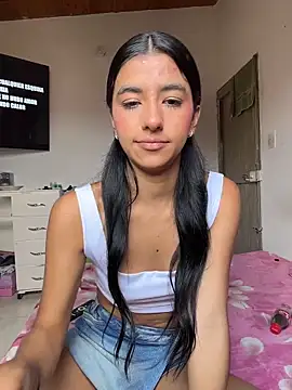 eva roseee online show from April 14, 2026, 4:02 pm