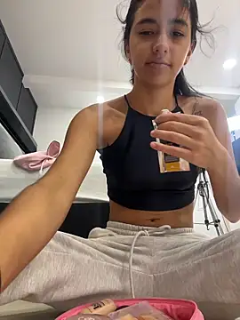 eva roseee online show from April 16, 2026, 5:36 pm