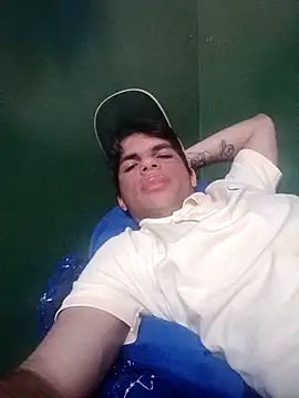 Snapshot of Elperlozo10 chatting on February 3, 2025, 10:21 pm Elperlozo10 online show from February 3, 2025, 10:21 pm