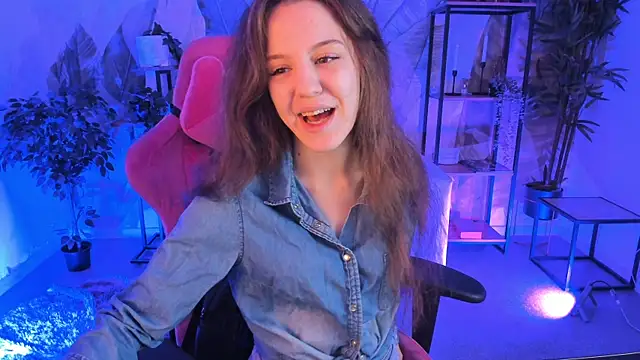 MilaStoyne online show from December 1, 2025, 6:40 am