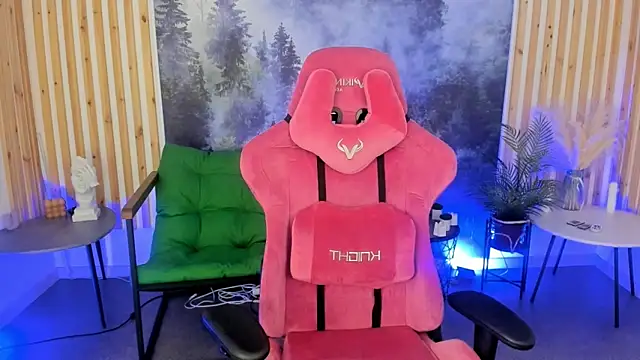 MilaStoyne online show from December 3, 2025, 8:12 am