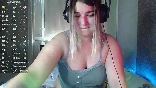 Snapshot of Jenny_Smit chatting on November 17, 2025, 4:07 am Jenny Smit online show from November 17, 2025, 4:07 am