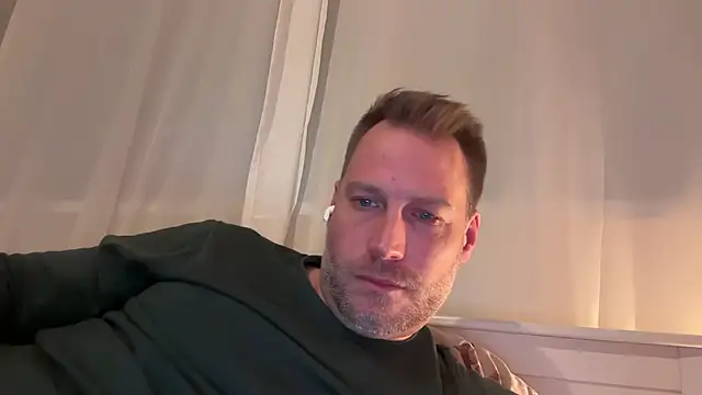 Christian87xxx online show from November 21, 2025, 9:13 pm