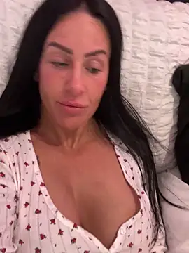 Snapshot of goddess-harper chatting on December 21, 2025, 9:33 pm goddess-harper online show from December 21, 2025, 9:33 pm