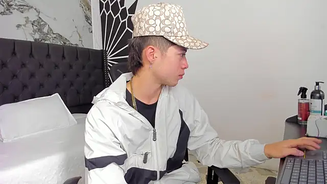 marcuscollins1  online show from February 27, 2026, 12:38 pm