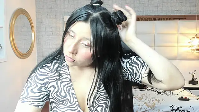 Nohemi louse online show from November 8, 2025, 7:01 pm