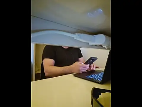 fuocovivo4 online show from March 8, 2026, 4:33 pm