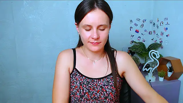 ValeriaHeart  online show from November 18, 2025, 4:00 pm