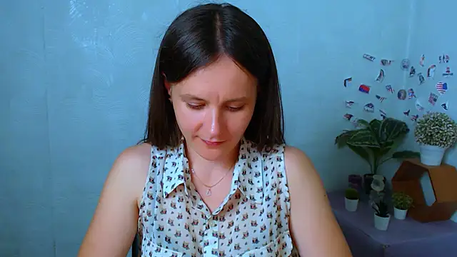 ValeriaHeart  online show from June 18, 2026, 1:26 pm