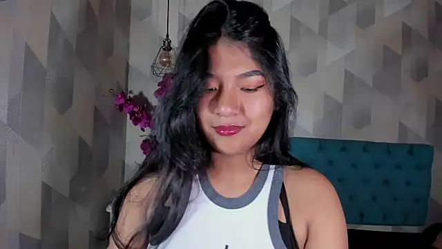 Snapshot of ScarletKray chatting on October 9, 2025, 3:48 am ScarletKray online show from October 9, 2025, 3:48 am