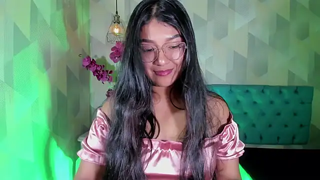 Snapshot of ScarletKray chatting on October 25, 2025, 11:21 pm ScarletKray online show from October 25, 2025, 11:21 pm