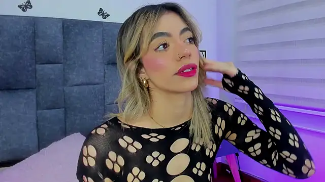 Snapshot of Violetta_Ficher chatting on March 9, 2026, 2:04 am Violetta Ficher online show from March 9, 2026, 2:04 am