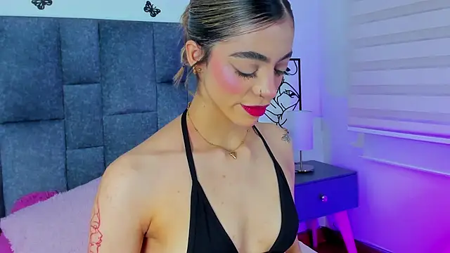 Snapshot of Violetta_Ficher chatting on March 30, 2026, 2:23 am Violetta Ficher online show from March 30, 2026, 2:23 am