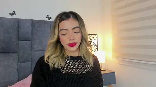 Snapshot of Violetta_Ficher chatting on April 3, 2026, 2:20 am Violetta Ficher online show from April 3, 2026, 2:20 am