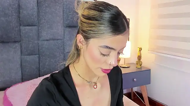 Snapshot of Violetta_Ficher chatting on April 13, 2026, 2:17 am Violetta Ficher online show from April 13, 2026, 2:17 am