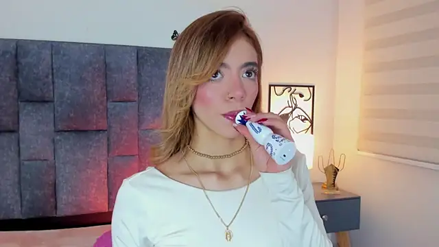 Violetta Ficher online show from June 3, 2026, 2:58 am