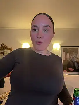Snapshot of Orgasmille chatting on April 3, 2026, 6:28 pm Orgasmille online show from April 3, 2026, 6:28 pm