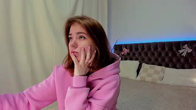 Snapshot of Ella_Mayers chatting on February 11, 2025, 9:25 pm Ella Mayers online show from February 11, 2025, 9:25 pm