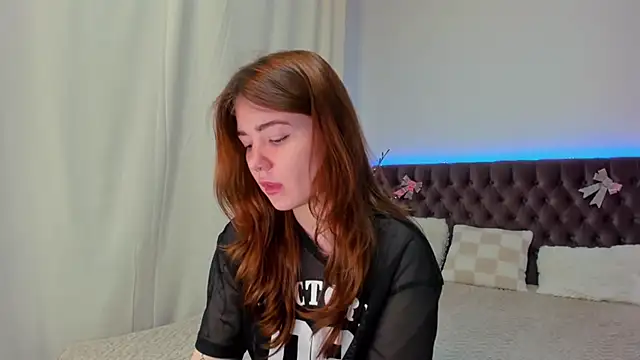 Snapshot of Ella_Mayers chatting on March 5, 2025, 9:37 pm Ella Mayers online show from March 5, 2025, 9:37 pm