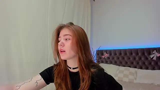 Snapshot of Ella_Mayers chatting on March 7, 2025, 9:06 pm Ella Mayers online show from March 7, 2025, 9:06 pm
