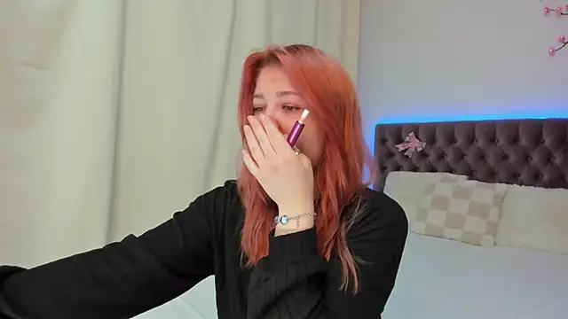 Snapshot of Ella_Mayers chatting on October 16, 2025, 12:28 pm Ella Mayers online show from October 16, 2025, 12:28 pm