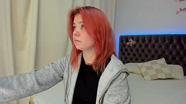 Snapshot of Ella_Mayers chatting on October 29, 2025, 1:24 pm Ella Mayers online show from October 29, 2025, 1:24 pm