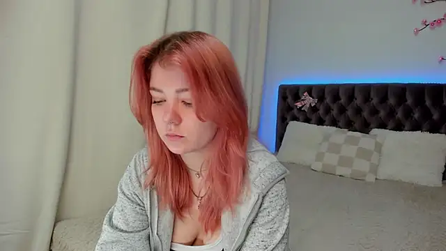 Snapshot of Ella_Mayers chatting on November 8, 2025, 1:33 pm Ella Mayers online show from November 8, 2025, 1:33 pm