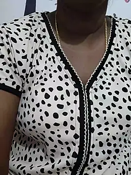 Snapshot of Tamil_Meera12 chatting on September 28, 2025, 7:03 am Tamil Meera12 online show from September 28, 2025, 7:03 am